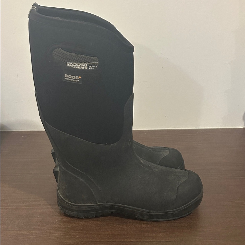 BOGS Men's Black Winter Boots Size 8